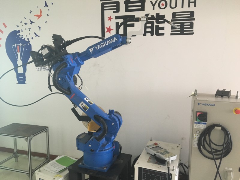 安川焊接机器人操作图片