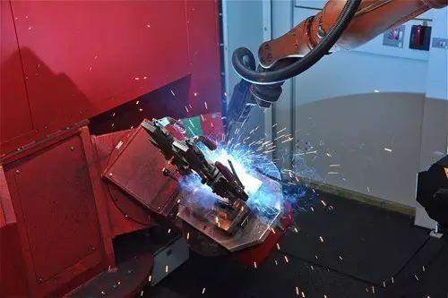 汽车制造创新型机器人焊接系统