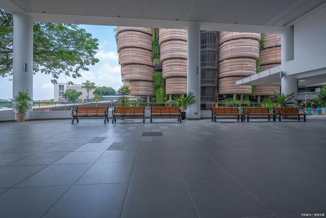 民航联盟：大学生研发机器人为全校师生送餐万余份