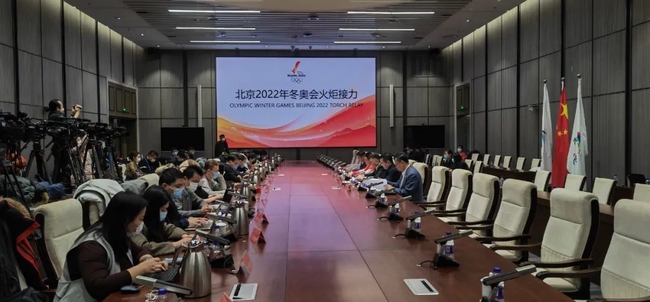 机器人在水下进行北京冬奥火炬传递，史上首次！