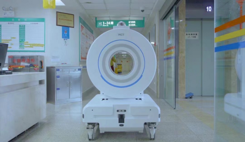 全球首台“小型智能机器人移动CT”在成都亮相