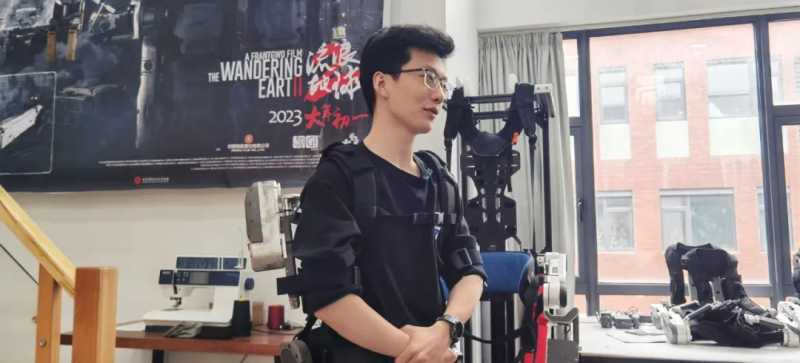 竟然接到了“宇宙订单”？外骨骼机器人的专职“奶爸”